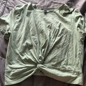 Cropped twisted shirt